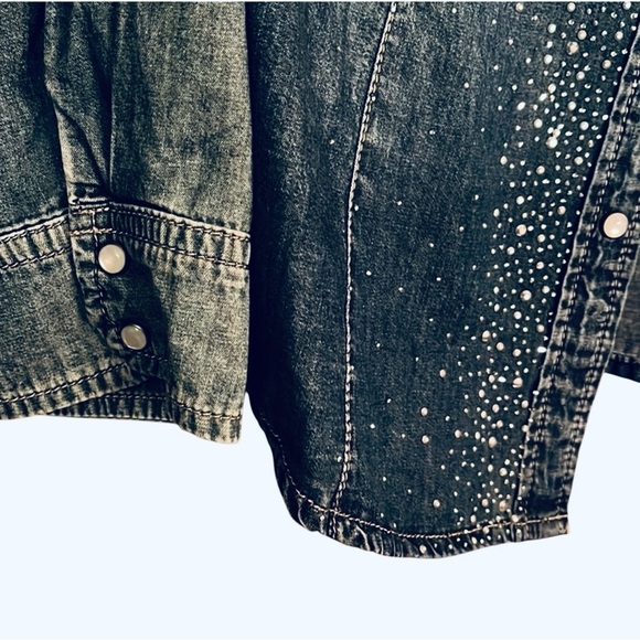 Blue Jean Bling button down Top -M - Picture 3 of 4